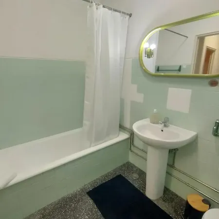 Δωμάτια σε οικογενειακή κατοικία Lovely In Centre